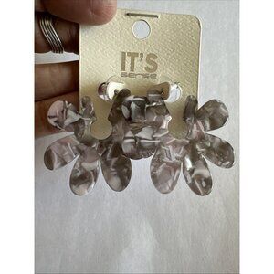 Its Sense Pierced earrings acrilic clear gray pink tones Flower  new on card